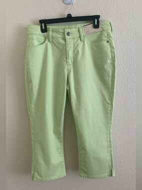 St. John's Bay Mint Green Capri Pants